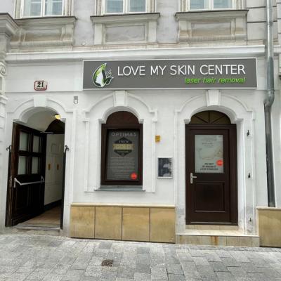 Schönheitssalon Love My Skin Center Laser Hair Removal in der Naglergasse 21/2, Einsicht Fassade und Logo mit Inschrift Love My Skin Center Laser Hair Removal